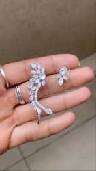 עגיל מטפס זרקון