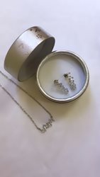 עגיל זיגזג זרקון